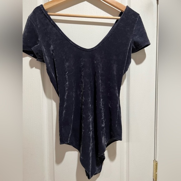American Eagle Bodysuit gray Velvet Short Sleeve Snap Close Stretch Top small - Picture 1 of 4
